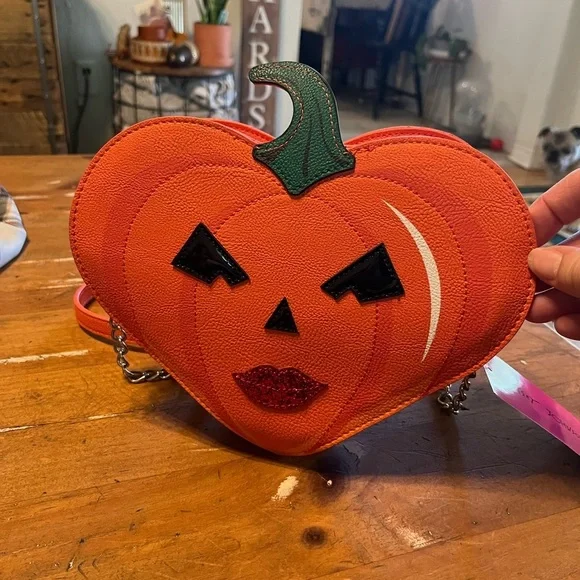 NWT Betsey Johnson Pumpkin Purse  🎃 Kitsch Pumpkin Crossbody - Picture 2 of 7